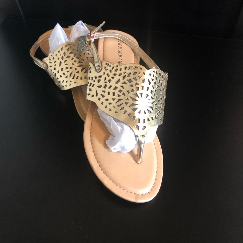 BEAUTIFUL LASER CUT GOLD METALLIC SZ 8 NWOT